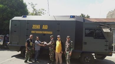 Warga Komplek Wartawan Semprot Disinfektan Guna Cegah Penyebaran COVID-19
