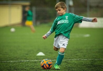 Sepak Bola : Pengertian, Teknik, Sejarah, Aturan Dasar