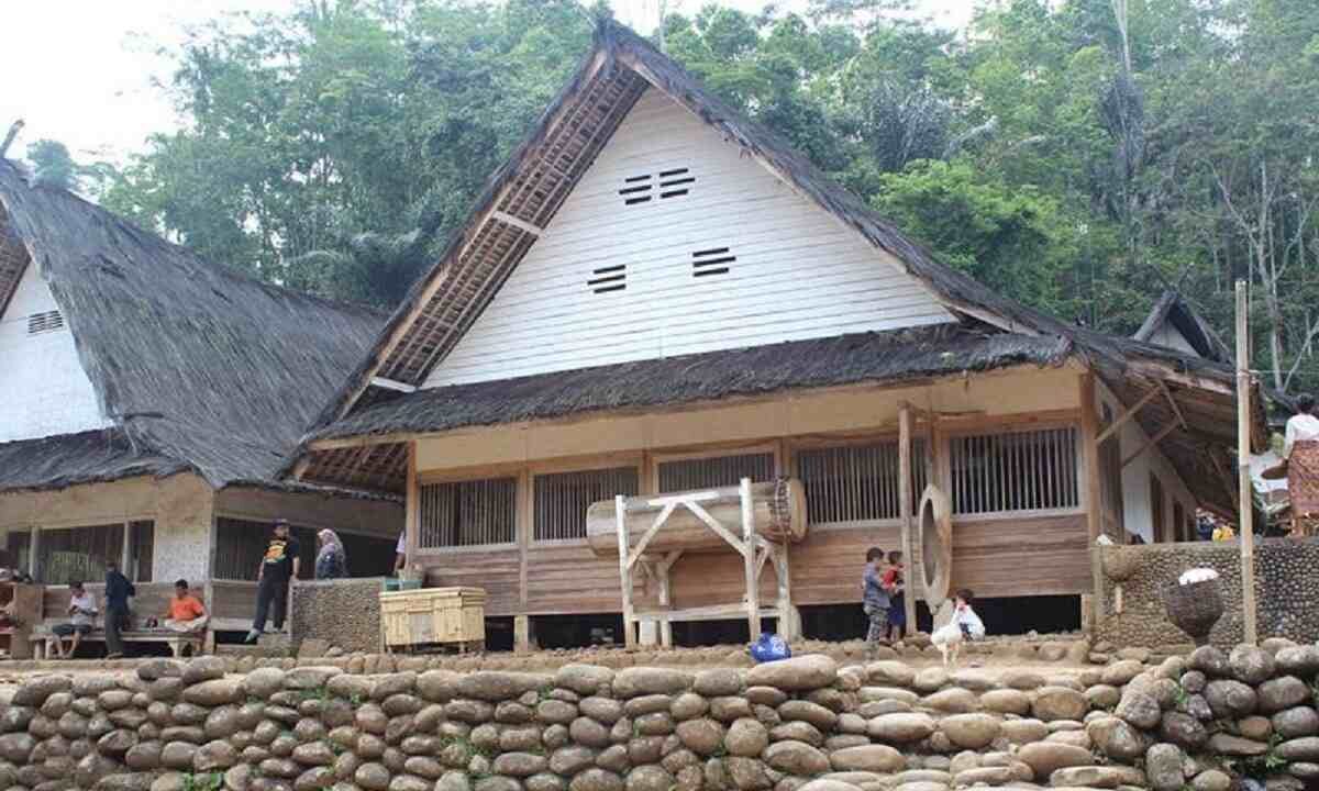 5 Rumah Adat Jawa Barat atau Sunda Beserta Penjelasannya