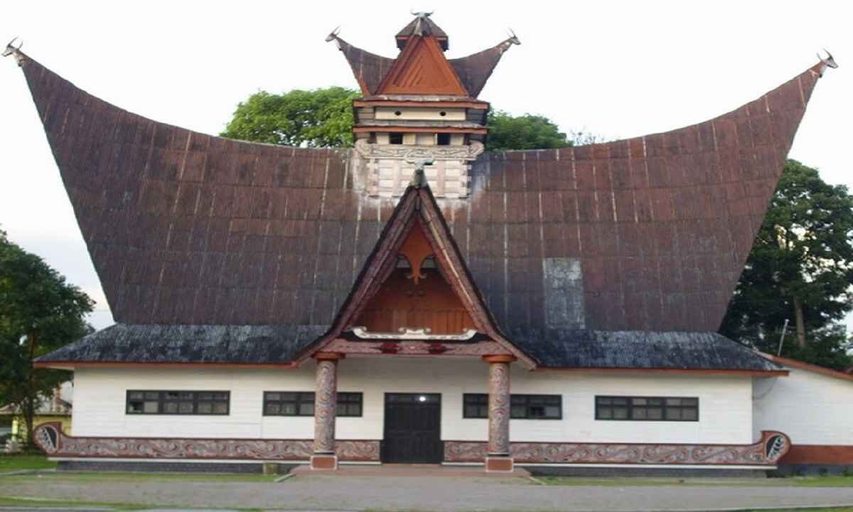 6 Rumah Adat Sumatra Utara dan Keunikannya Masing-Masing