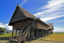 Rumah Adat Sulawesi Barat Gambar dan Makna Filosofisnya!
