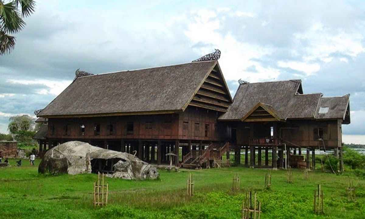 5 Rumah Adat Sulawesi Selatan, Gambar dan Makna Filosofis