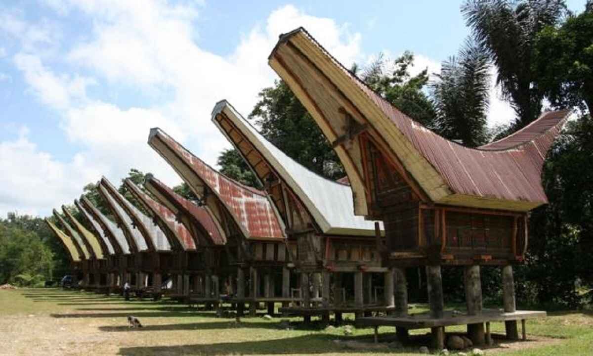 5 Rumah Adat Sulawesi Selatan, Gambar dan Makna Filosofis